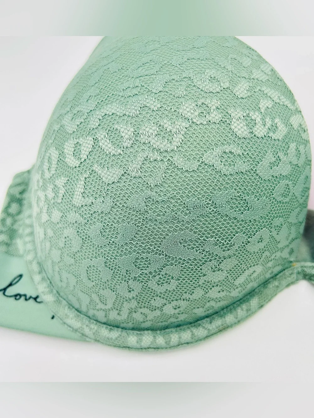 PINK Victoria’s Secret Wear Everywhere Super Push Up Bra size 34D Green Lace